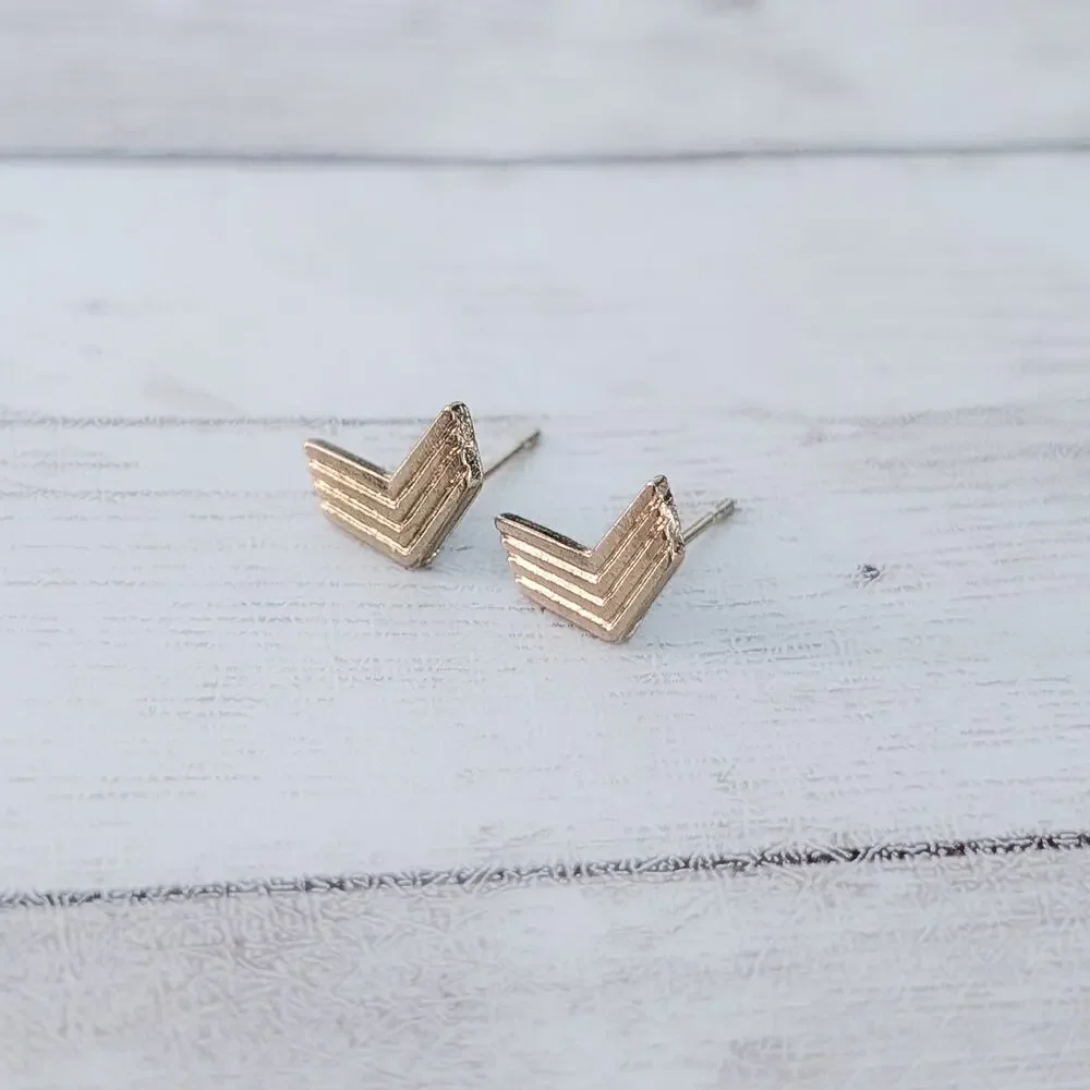 Stud Earrings - Gold Tone Chevron - Picture 4 of 8